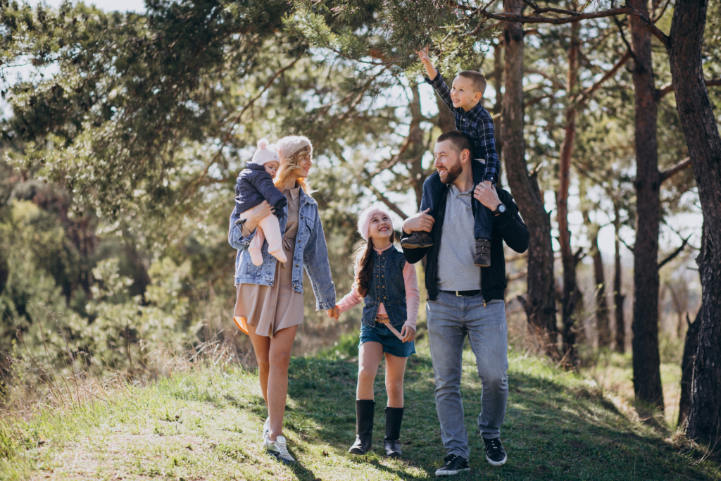 Wiosna 2025 w Karpaczu "Stokrotka" NaturaTour big family with kids together forest