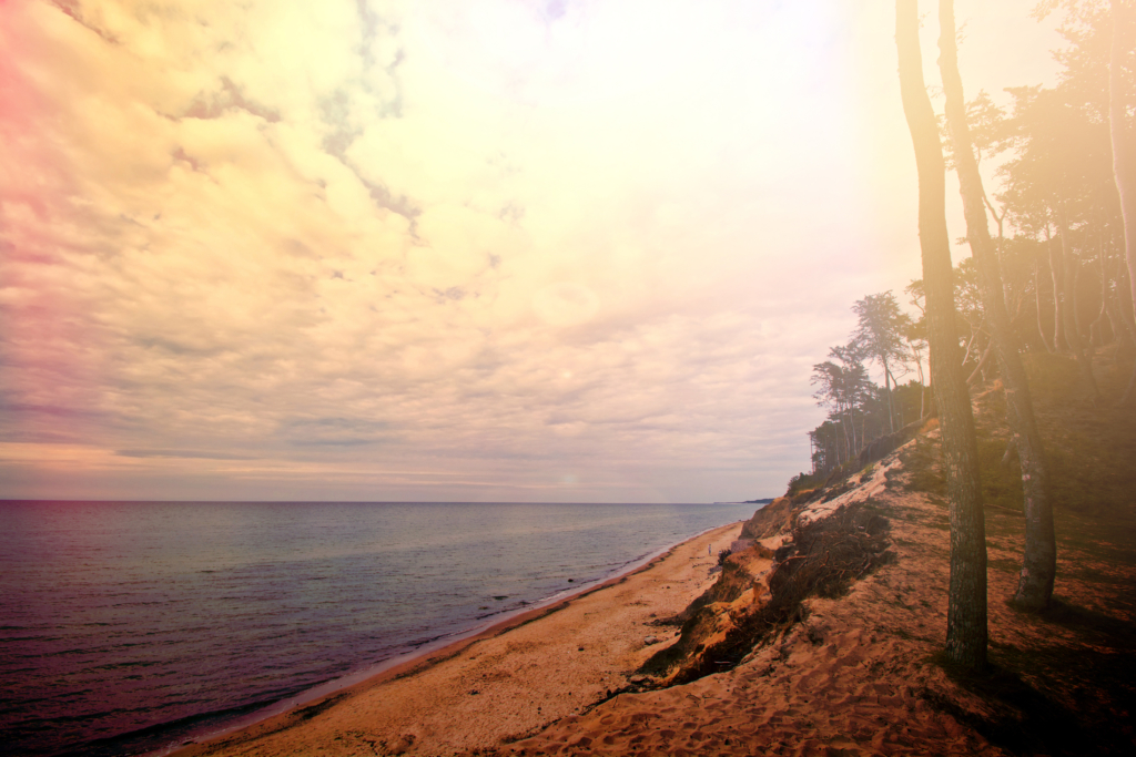 sea with mountain it